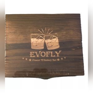 Brand New Evofly Finest Whiskey Set 2 Whiskey Glasses and Chilling Rocks
